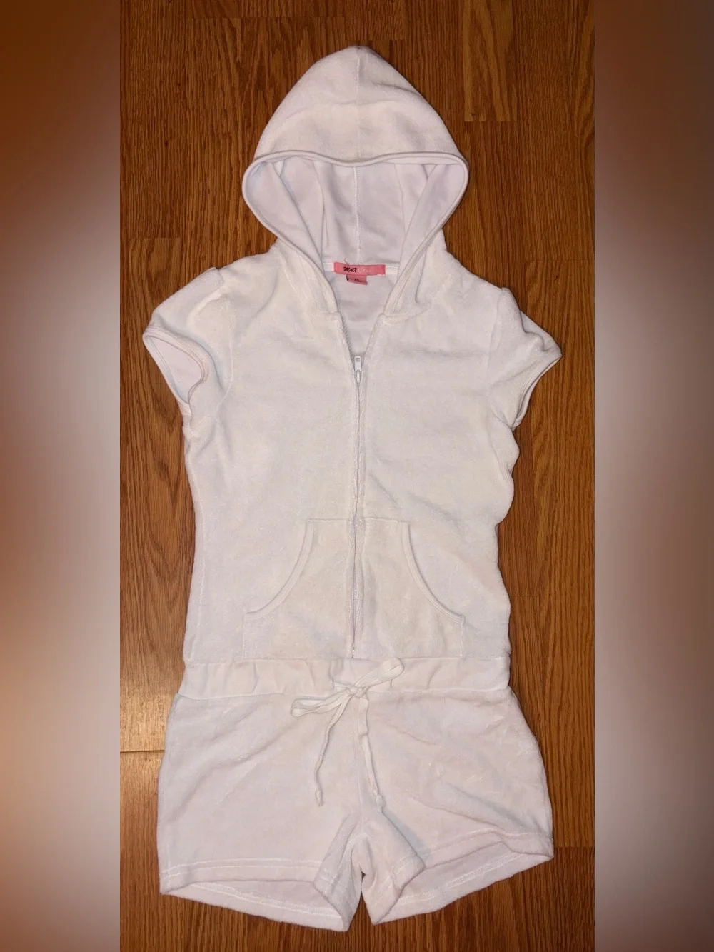 Max Rave y2k white